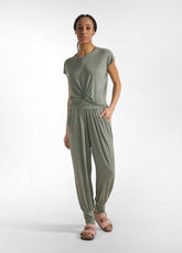 T-SHIRT IN VISCOSA CON NODO VERDE - SAGE GREEN | DEHA