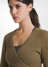 BRAUNER BOUCLE-CARDIGAN MIT GEKREUZUNG - Strickwaren - Outlet | DEHA