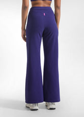 PANTALONI A GAMBA MORBIDA IN FELPINA STRETCH ORGANICA VIOLA - DEEP PURPLE | DEHA