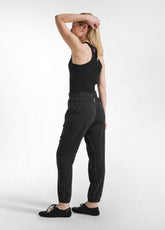PANTALONI JOGGER IN LYOCELL NERO - Best Sellers | DEHA