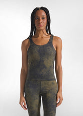BROWN PRINTED STRETCH MICROFIBER RACERBACK TANK TOP - ALLOVER MARBLE BROWN | DEHA