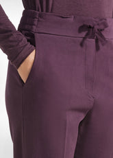 GERADE GESCHNITTENE MODAL GABARDINEHOSE - LILA - PLUM VIOLET | DEHA