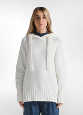 WEICHER PULLOVER MIT WEIßER KAPUZE - MILK WHITE | DEHA
