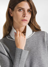 ZWEIFARBIG STEHKRAGEN-PULLOVER - GRAU - SILVER GRAY | DEHA
