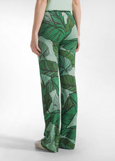 PANTALONE FLUIDO IN VISCOSA STAMPATA VERDE - GREEN LEAVES | DEHA