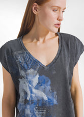 MARBLED GRAPHIC V-NECK T-SHIRT - BLACK - BLACK | DEHA