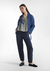 T-SHIRT SCOLLO A V MARMORIZZATA CON GRAFICA VERDE - SAGE GREEN | DEHA