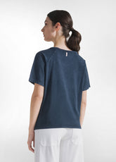 T-SHIRT MARMORIZZATA CON GRAFICA BLU - BLUE NIGHT | DEHA