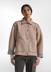 ZWEIFARBIGE SCUBA-JACKE MIT BRAUNEN KNÖPFEN - CAMEL BROWN | DEHA