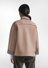 ZWEIFARBIGE SCUBA-JACKE MIT BRAUNEN KNÖPFEN - CAMEL BROWN | DEHA