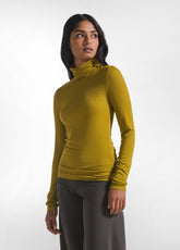 T-SHIRT A MANICA LUNGA CON COLLO LUPETTO IN MISTO CASHMERE VERDE - MUSTARD GREEN | DEHA