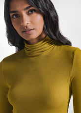 T-SHIRT A MANICA LUNGA CON COLLO LUPETTO IN MISTO CASHMERE VERDE - MUSTARD GREEN | DEHA