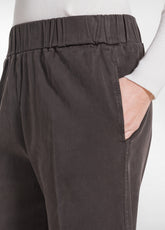 PANTALONE DRITTO CON RISVOLTO MARRONE - Pantaloni | DEHA