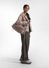 BRAUNE NYLON-SCHULTERTASCHE - HAZELNUT | DEHA