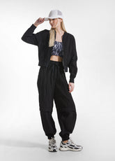 WEITE BOMBERJACKE UND JOGGER-SET AUS VISKOSE IN KNITTEROPTIK SCHWARZ - Comfort Sets & Anzüge | DEHA