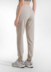 BEIGES STRETCH-SWEATSHIRT UND JOGGINGANZUG - | DEHA