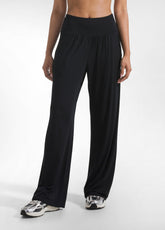 SET AUS T-SHIRT UND GERADER HOSE AUS VISKOSE-STRETCH SCHWARZ - | DEHA