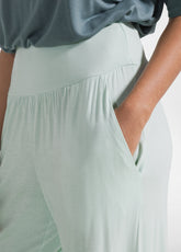 STRETCH VISCOSE T-SHIRT AND TROUSERS SET IN GREEN - Everyday Sets | DEHA