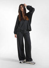 FELPA CON CAPPUCCIO CON DETTAGLI IN SATIN EFFETTO - Hoodie | DEHA