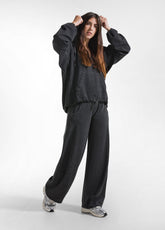 SWEATSHIRT-SET UND LOW-WAISTED HOSE MIT SATIN-DETAILS SCHWARZ - | DEHA