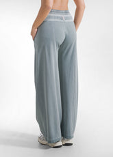 TUTA FELPA E PANTALONE A VITA BASSA CON DETTAGLI SATINATI VERDE - | DEHA