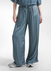 PANTALONI PALAZZO IN SATIN VERDE - TEAL GREEN | DEHA
