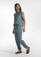 PANTALONI JOGGER IN SATIN VERDE - New In | SS26: READY WHEN YOU ARE | DEHA