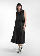 TOP IN SATIN CON DETTAGLIO ARRICCIATO NERO - BLACK | DEHA