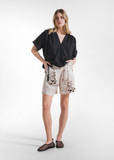 SHORTS IN VISCOSA EFFETTO STROPICCIATO BEIGE - Bermuda | DEHA