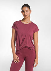 T-SHIRT YOGA CON NODO FRONTALE ROSSO - CHERRY RED | DEHA