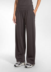 SET AUS SWEATSHIRT UND HOSE AUS WEICHER BAUMWOLLE IN BRAUN - | DEHA