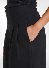 PANTALONE CON PIEGHE EFFETTO MATELASSE' NERO - BLACK | DEHA