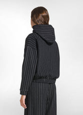 FELPA CON CAPPUCCIO A RIGHE GESSATE NERO - BLACK | DEHA