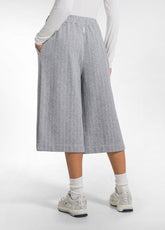 SET AUS ZWEIREIHIGEM BLAZER UND BERMUDASHORTS MIT NADELSTREIFEN IN GRAU - | DEHA